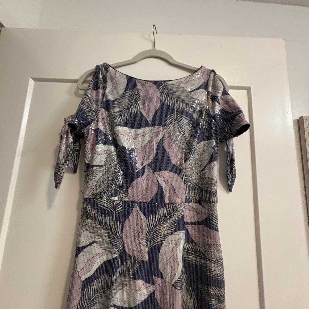 JS Collections Leaf Pattern gown - Picture 6 of 9